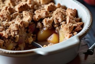 How to make apple crumble with topping.