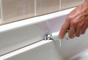 Steps on how to seal a bath.